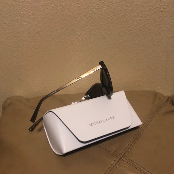 MICHAEL KORS SUNGLASSES - Picture 7 of 8